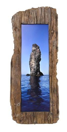 Enrico De Santis Esocalia, fotografia stampata con procedimento Fine Art Glicee su carta baritata 340 gsm nel formato 31cm x 91cm ed incastonata in un'antica porta di legno consumata dal mare Asta n.31 | Gigarte