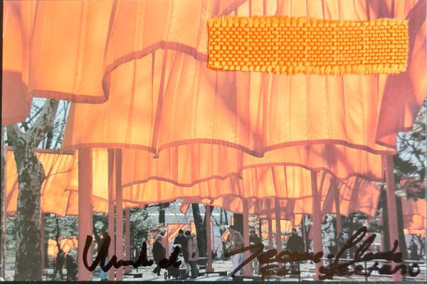 Christo & Jeanne Claude Cartolina con stoffa applicata Asta n.18 | Gigarte