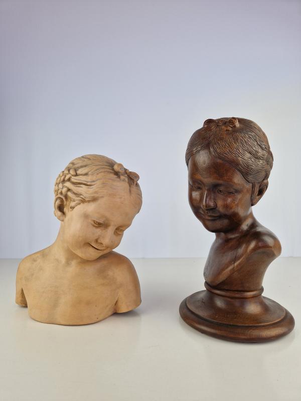  Lotto unico composto da una coppia di sculture realizzate in materiali diversi (terracotta e legno) raffiguranti volto di fanciulla Asta n.28 | Gigarte